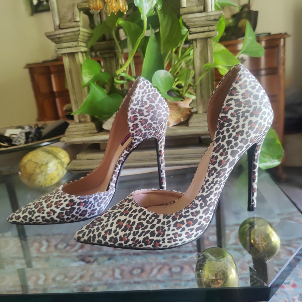 Sexy leopard print pointed heels